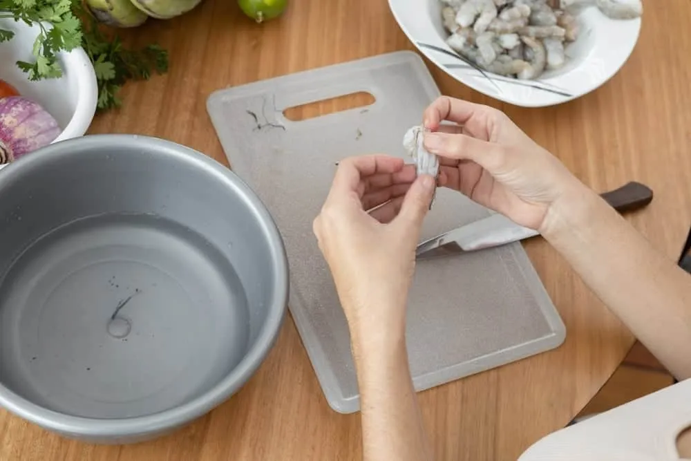 trẻ mấy tháng ăn được tôm