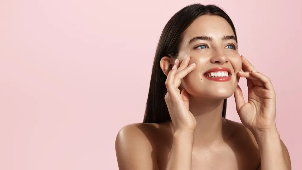 Đắp mặt nạ trứng gà mật ong hàng ngày