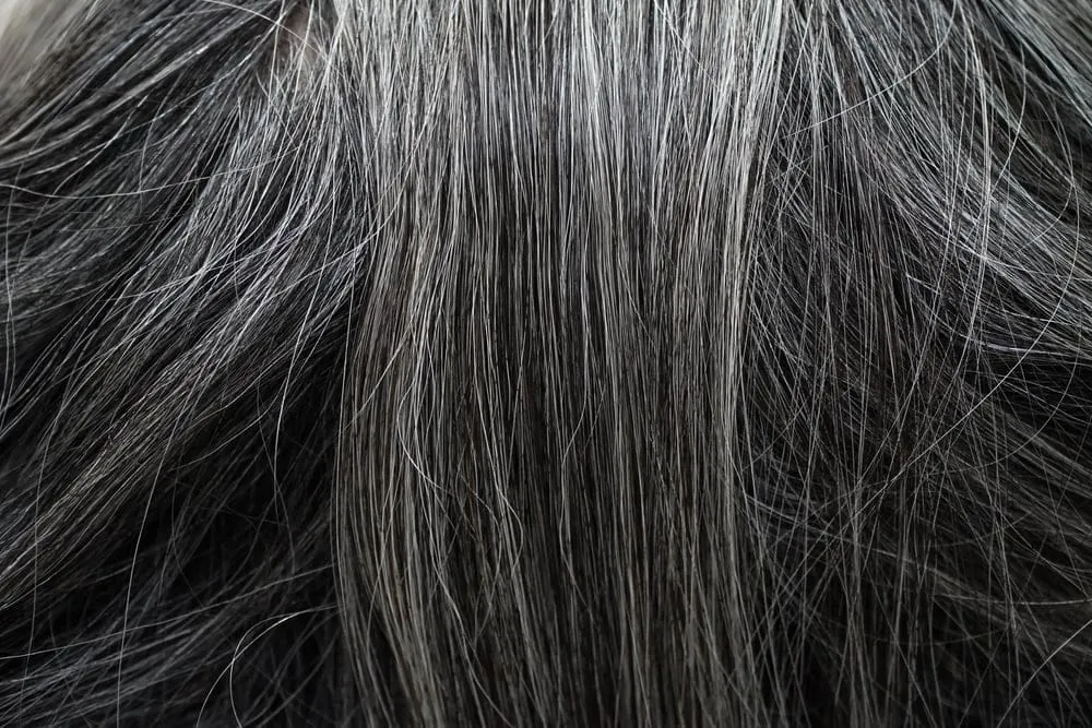 Tóc bạc sớm ở nữ