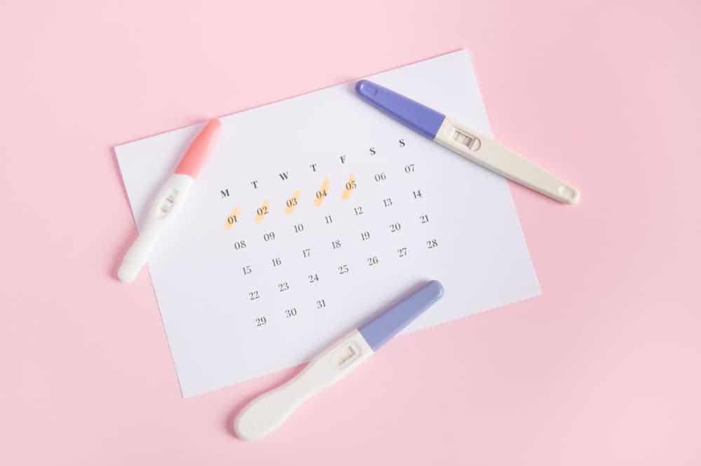 Que thử thai để lâu lên 2 vạch