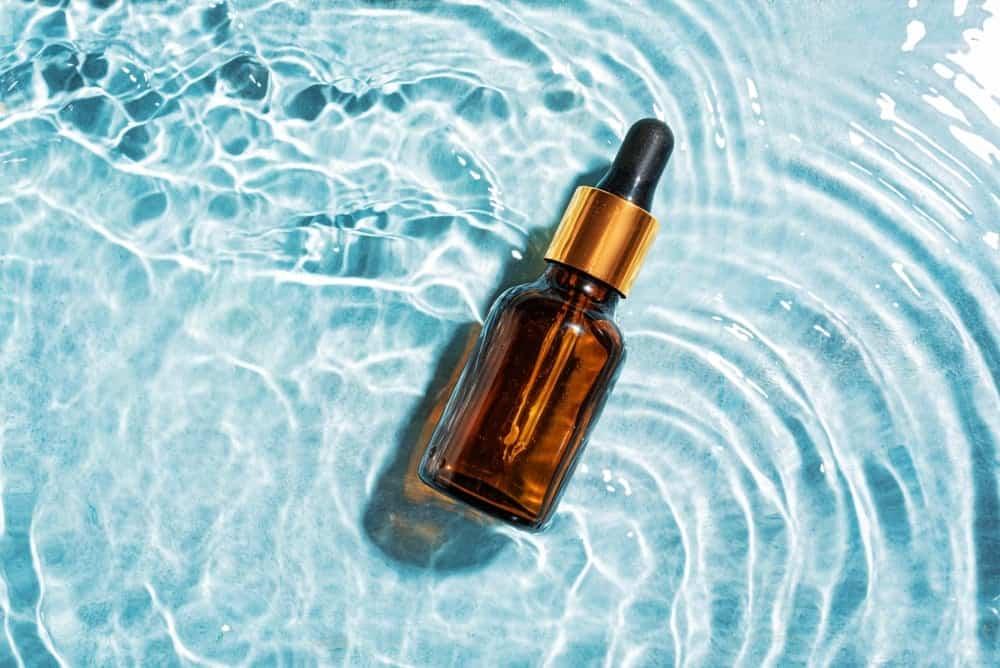 Lưu ý khi sử dụng serum vitamin C cho da dầu mụn