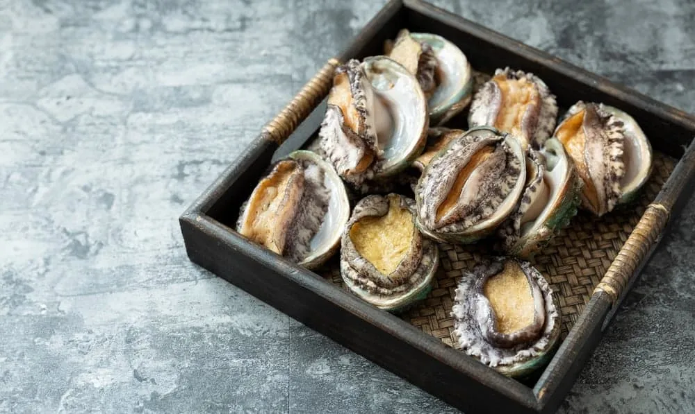 cách nấu cháo hải sản cho bé ăn dặm: cháo bào ngư