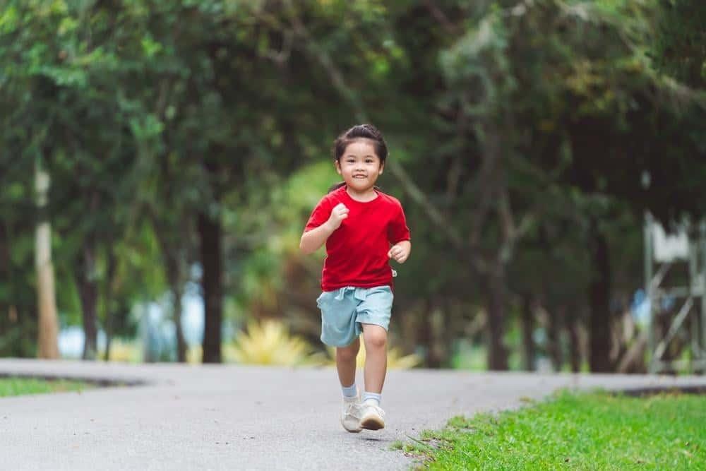 Mẹ chăm sóc bé có sức đề kháng kém vào mùa cuối năm như thế nào?