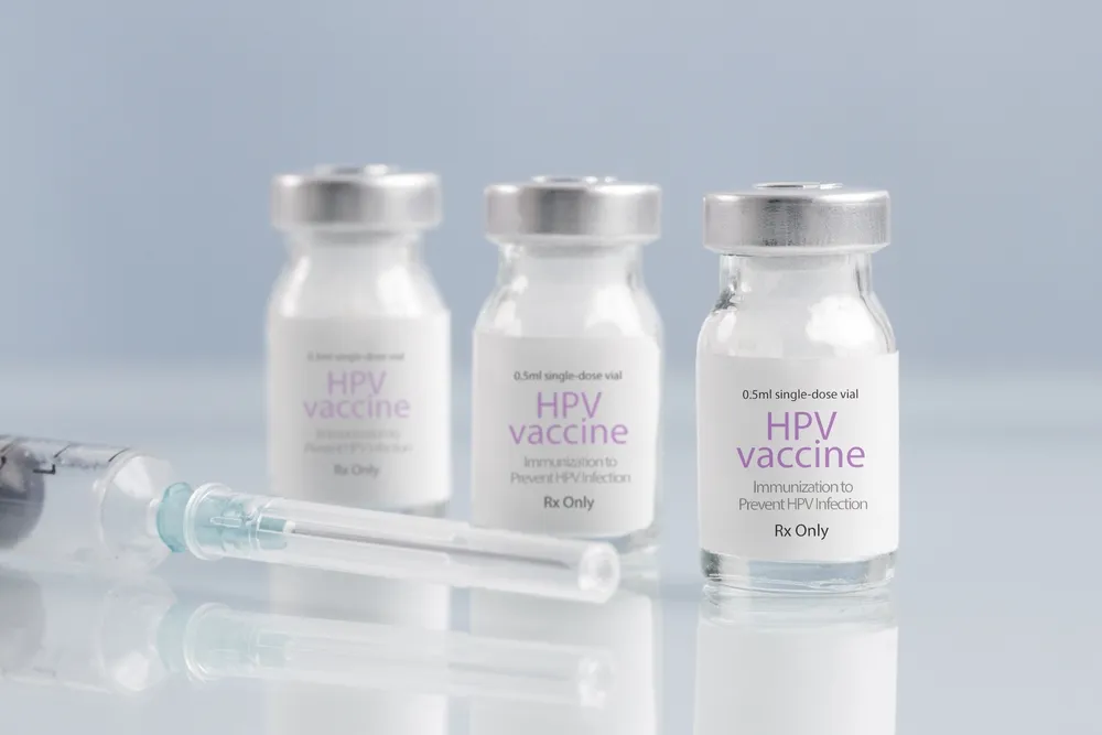 Lịch tiêm vắc xin HPV có thể khác nhau tùy thuộc vào loại vắc xin và theo độ tuổi.
