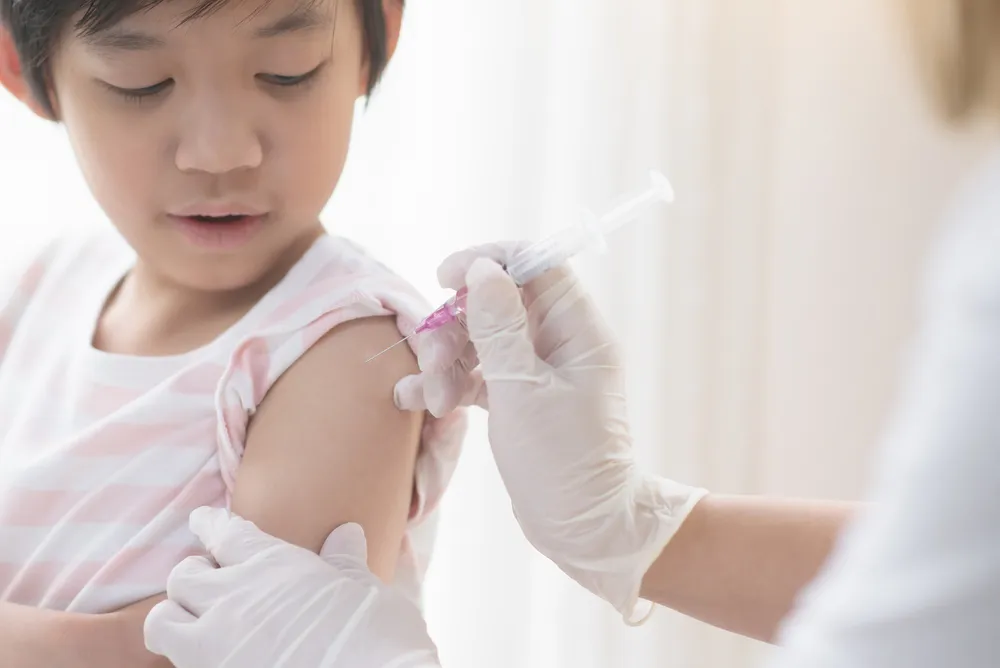 Trẻ từ 9 - 12 tuổi là đã có thể bắt đầu tiêm HPV.