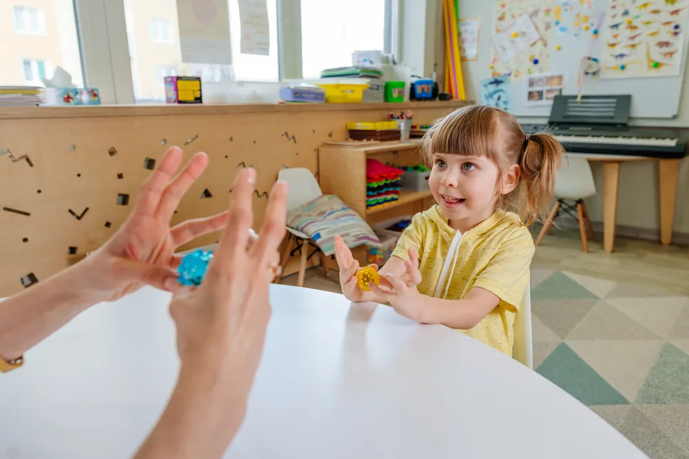 dấu hiệu nhận biết trẻ chậm nói