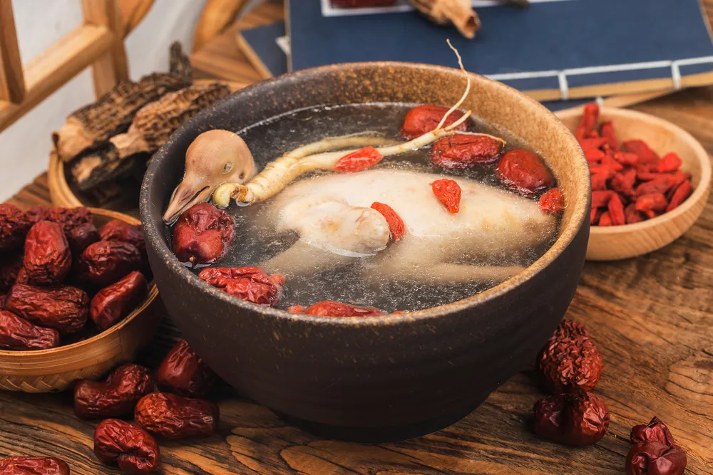 bồ câu hầm hạt sen nước dừa