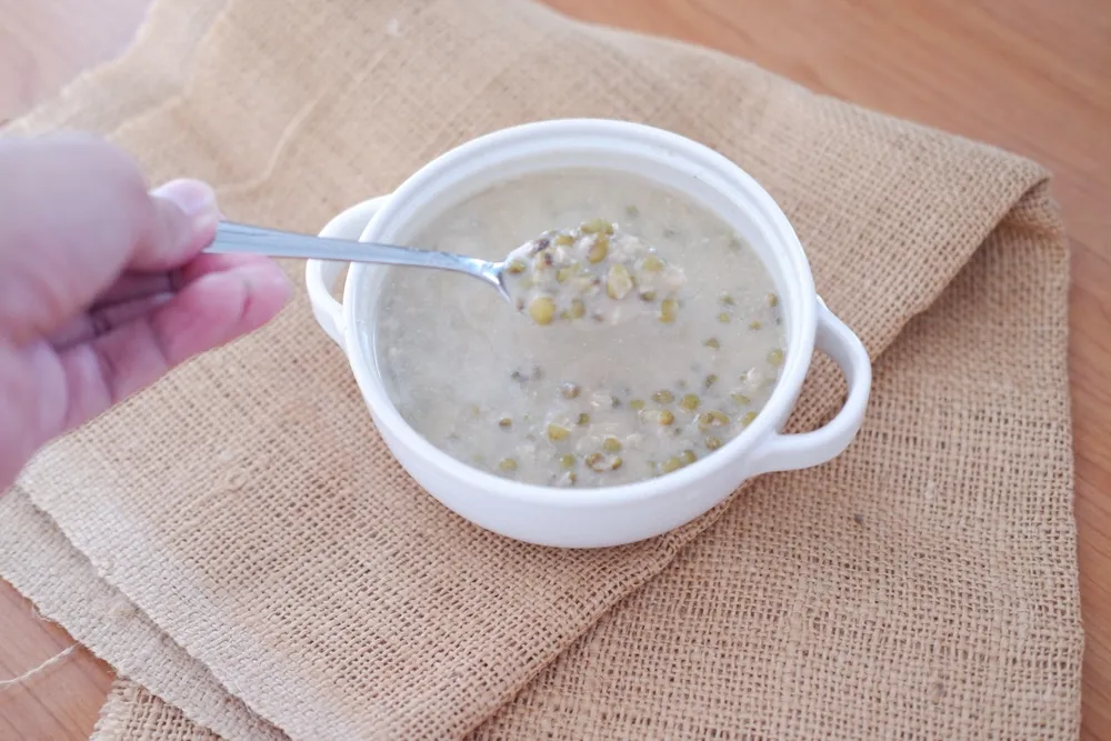 Cách hầm bồ câu đậu xanh cho bé