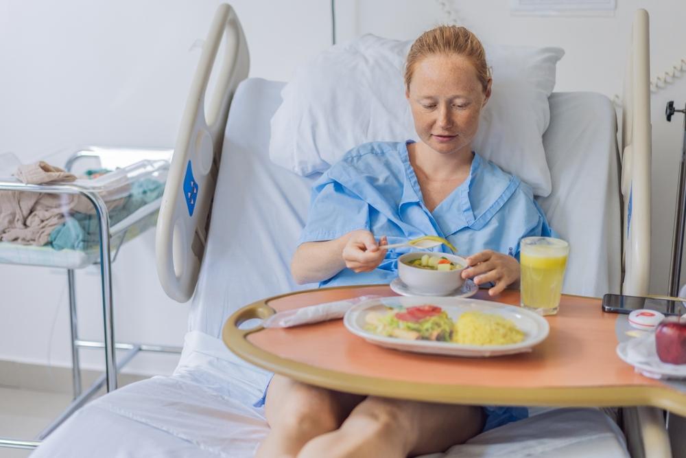 chăm sóc mẹ và bé sau sinh