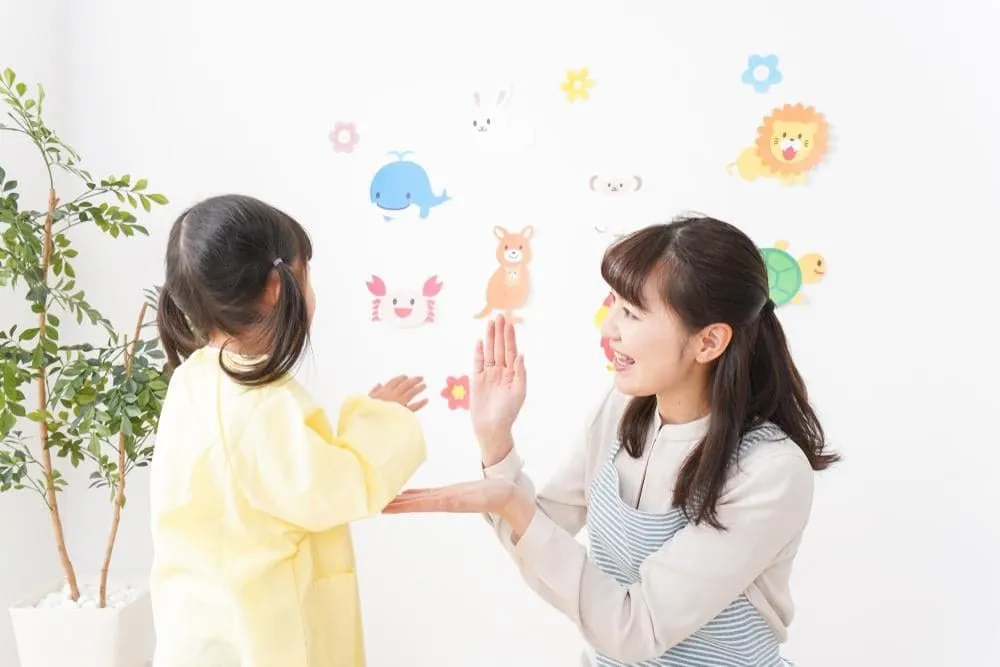 Giáo viên dạy trẻ tự kỷ