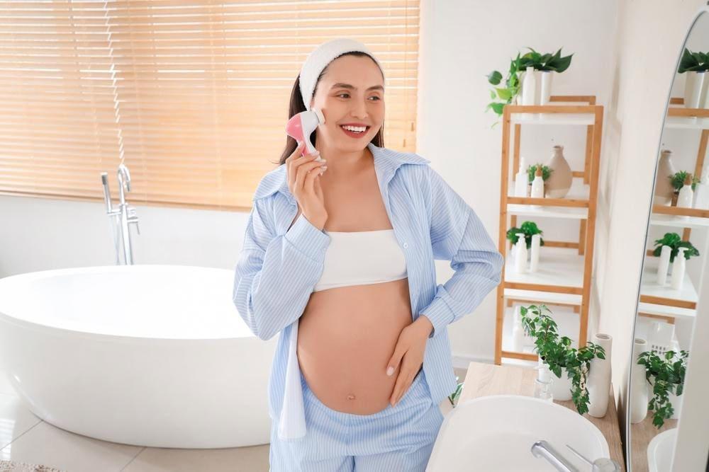 sữa rửa mặt cho bà bầu