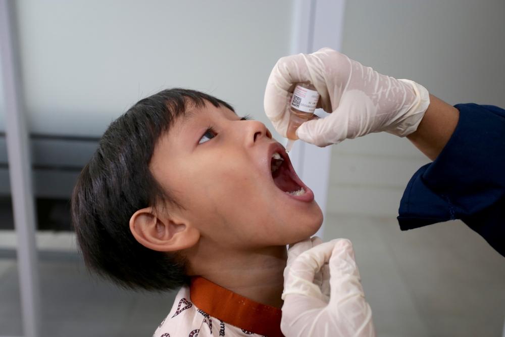 Vắc xin bại liệt dạng uống mang lại hiệu quả phòng bệnh khá cao.