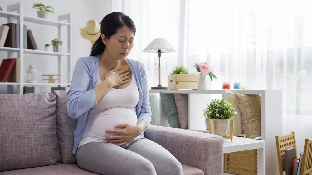 dấu hiệu tiền sản giật: buồn nôn, nôn mửa đột ngột