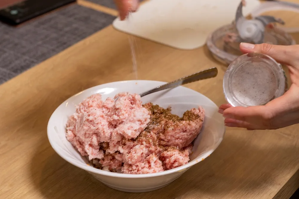 cách làm xúc xích cho bé