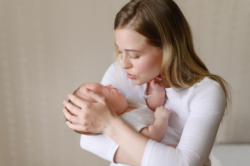 trẻ khóc dạ đề