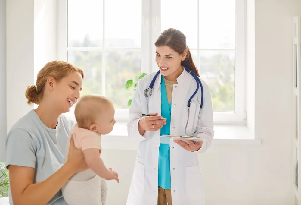 trẻ sơ sinh bị tưa lưỡi