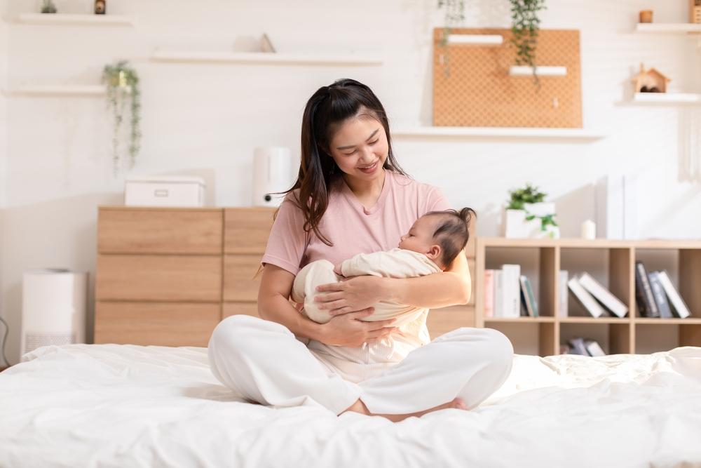 Trẻ sơ sinh ngủ nhiều có sao không