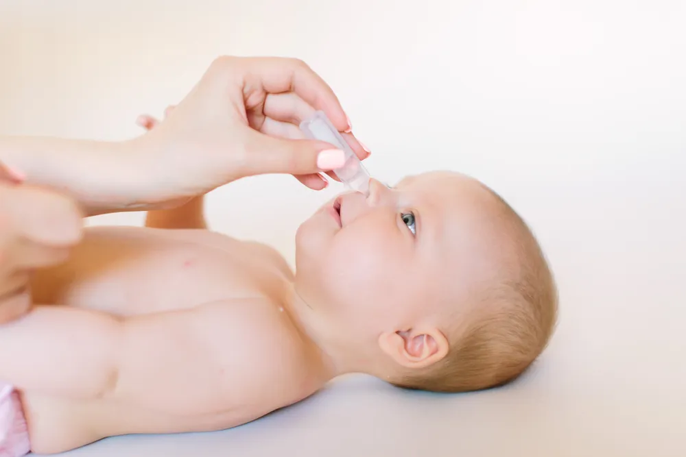 Cách xử trí khi trẻ sơ sinh bị sổ mũi.