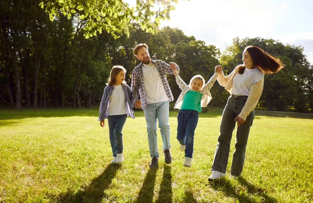 Bảo vệ sức khỏe ngày nắng nóng: Bí quyết để người lớn và trẻ em luôn tràn đầy năng lượng