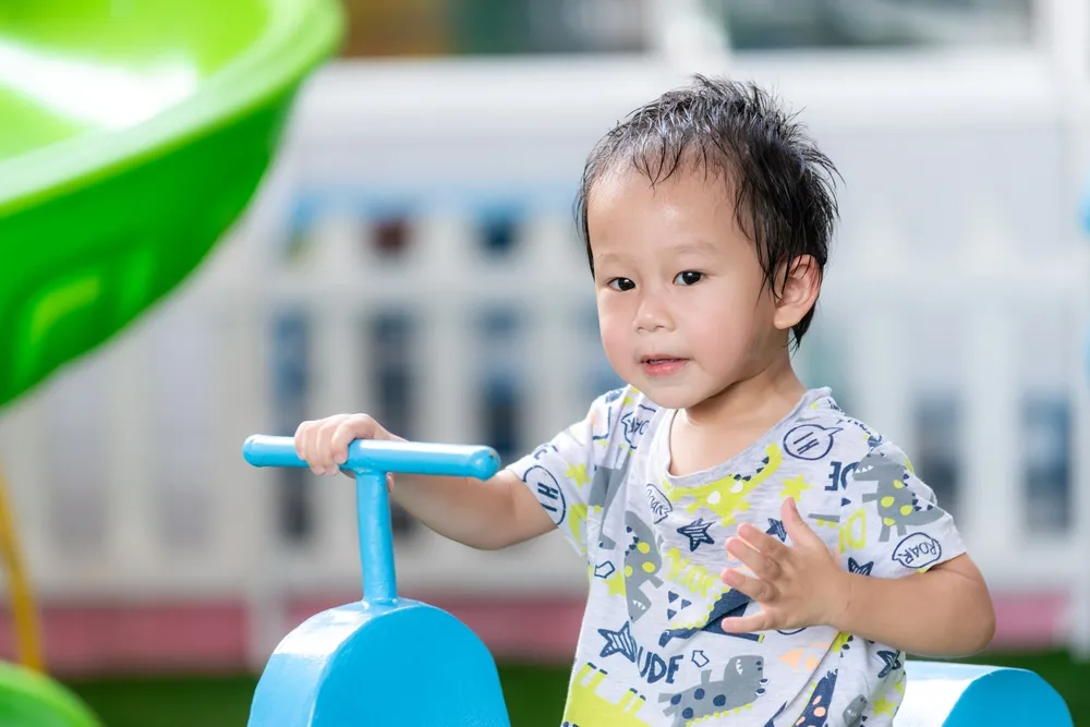 Cách phòng bệnh mùa nóng cho trẻ