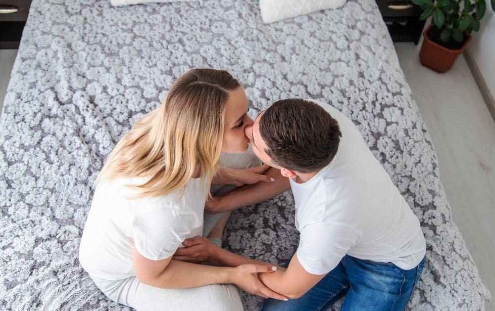 quan hệ 3 tháng đầu thai kỳ có sao không