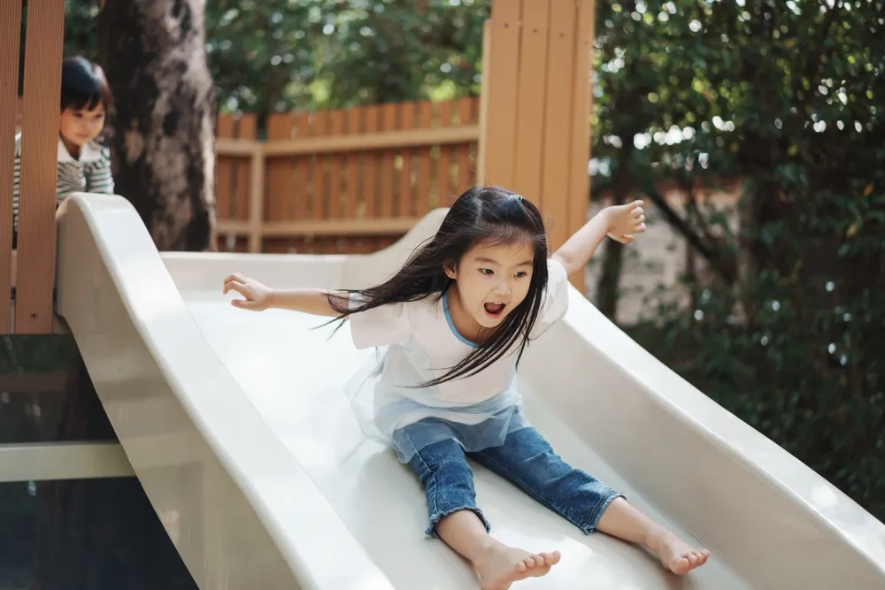 trẻ bị nổi mẩn đỏ trên da